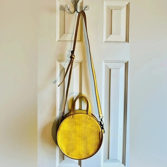 Street Level circle crossbody faux leather Croc tote bag purse. Yellow - Picture 2 of 16